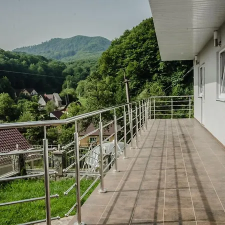 Otel ластівчине гніздо *