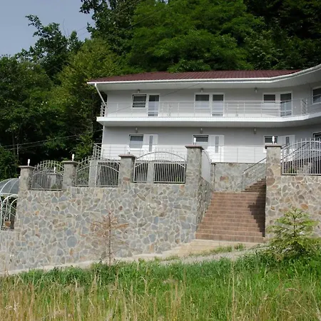 Otel ластівчине гніздо