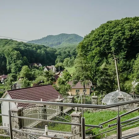 Hotel ластівчине гніздо *