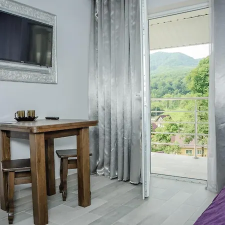 ластівчине гніздо *