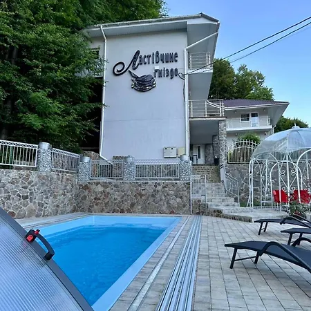 Hotel ластівчине гніздо