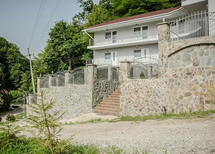 ластівчине гніздо Шаян