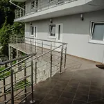 ластівчине гніздо Hotel Shayan