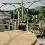 ластівчине гніздо Hotel Shayan