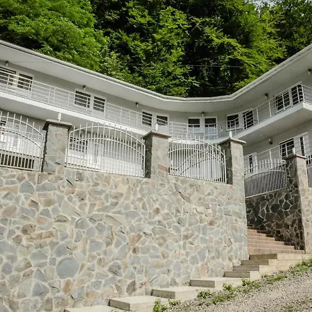 Otel ластівчине гніздо