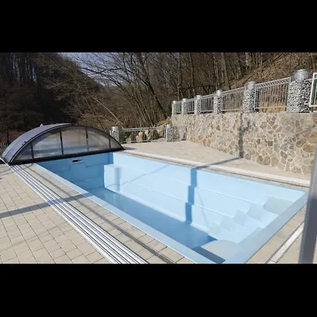 ластівчине гніздо Hotel *