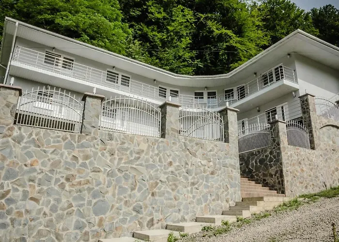Otel ластівчине гніздо
