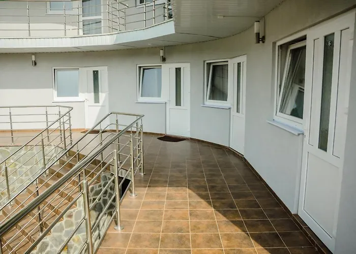 Otel ластівчине гніздо *